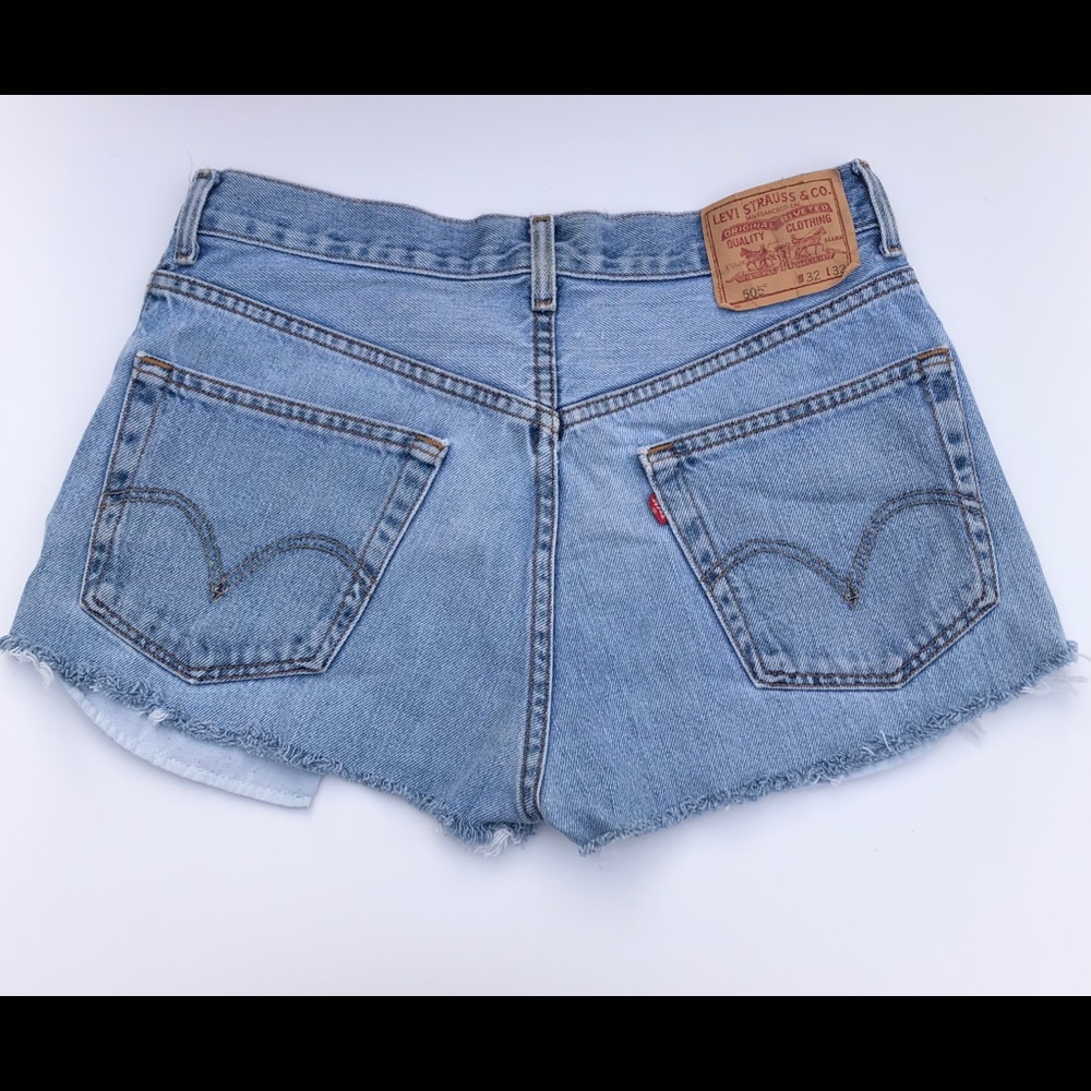 LEVI’S DENIM SHORTS - Picture 2 of 8